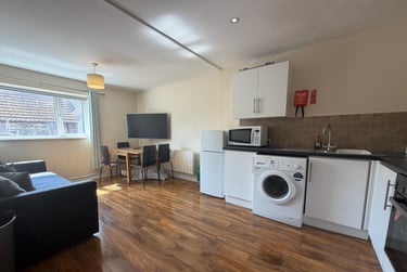 1 bed flat, Roath, Plasnewydd, Cardiff, CF243RQ - Image 2