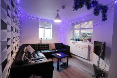 6 bed house, Cathays, Cardiff, CF244EX - Image 1