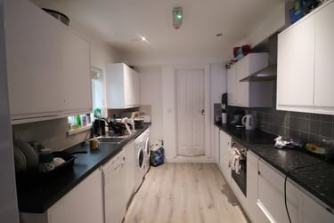 6 bed house, Cathays, Cardiff, CF244EX - Image 2