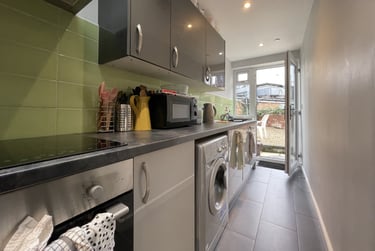 3 bed flat, Cathays, Cardiff, CF244JA - Image 2