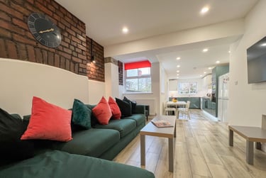 6 bed house, Cathays, Cardiff, CF244QH - Image 1