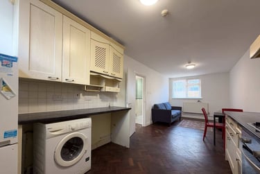 2 bed flat, Roath, Adamstown, Cardiff, CF241AH - Image 3