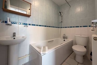2 bed flat, Roath, Adamstown, Cardiff, CF241AH - Image 7