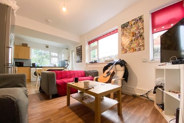 5 bed house, Cathays, Cardiff, CF244AW - Image 1