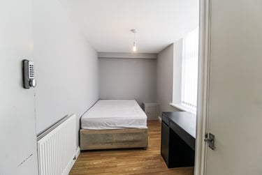 1 bed house, Treforest, Pontypridd, CF371RW - Image 2