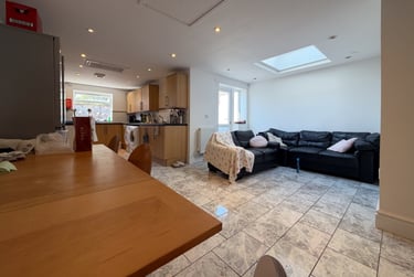 8 bed house, Cathays, Cardiff, CF244HT - Image 2