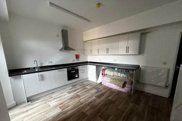 5 bed house, Norfolk Street, Mount Pleasant, Swansea, SA16JE - Image 2
