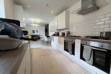 8 bed house, Cathays, Cardiff, CF244EX - Image 2