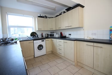 5 bed house, Cathays, Cardiff, CF244JB - Image 1
