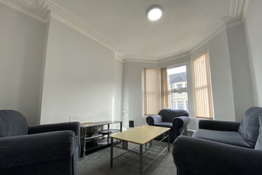 4 bed house, Cathays, Cardiff, CF244QR - Image 1