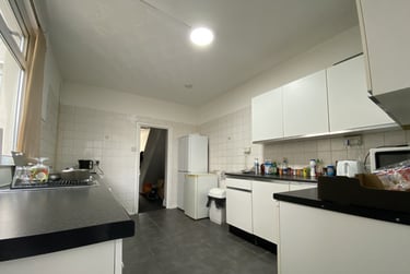 4 bed house, Cathays, Cardiff, CF244QR - Image 2