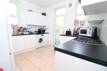 6 bed house, Cathays, Cardiff, CF103EG - Image 2