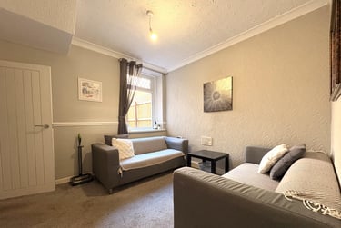 4 bed house, Treforest, Pontypridd, CF371RU - Image 2