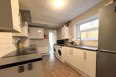 4 bed house, Treforest, Pontypridd, CF371RU - Image 4