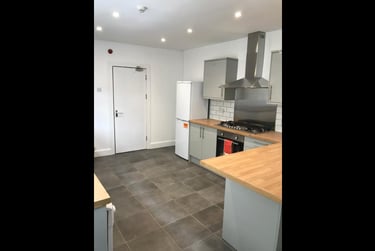 7 bed house, Constitution Hill, Mount Pleasant, Swansea, SA16JA - Image 1