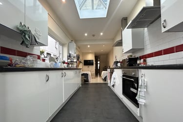 5 bed house, Heath, Gabalfa, Cardiff, CF143JX - Image 1