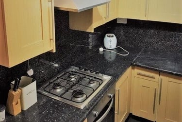 2 bed house, Foxhole Road, St Thomas, Swansea, SA18EH - Image 1
