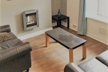 2 bed house, Foxhole Road, St Thomas, Swansea, SA18EH - Image 2