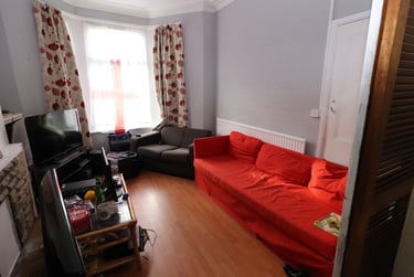3 bed house, Cathays, Cardiff, CF244QP - Image 1