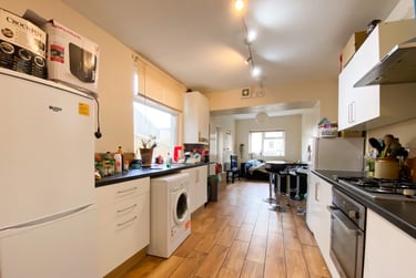4 bed house, Cathays, Cardiff, CF244QT - Image 1