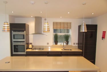 6 bed house, Heathfield, Mount Pleasant, Swansea, SA16EJ - Image 1
