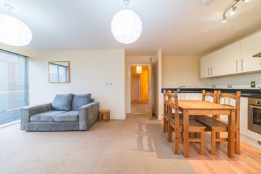 2 bed flat, Cardiff Bay, Grangetown, Cardiff, CF105NT - Image 1