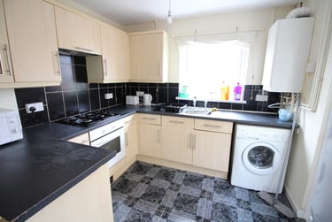 4 bed house, Cathays, Cardiff, CF244QT - Image 1