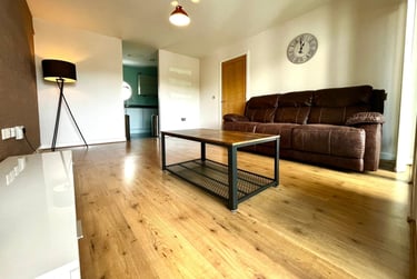 2 bed flat, Cardiff Bay, Sports Village, Cardiff, CF110SB - Image 1