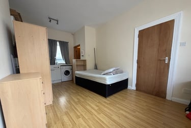 1 bed studio, Cathays, Cardiff, CF244DE - Image 1