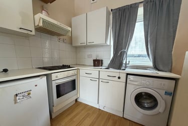 1 bed studio, Cathays, Cardiff, CF244DE - Image 2