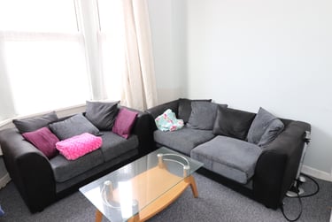 4 bed house, Cathays, Cardiff, CF244QF - Image 1