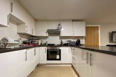 6 bed flat, Cathays, Cardiff, CF244DE - Image 2
