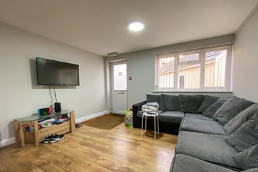 6 bed flat, Cathays, Cardiff, CF244DE - Image 3