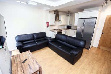 7 bed house, Heeley Road, Selly Park, Birmingham, B296EL - Image 2