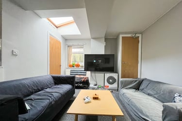 8 bed house, Cathays, Cardiff, CF244DE - Image 2
