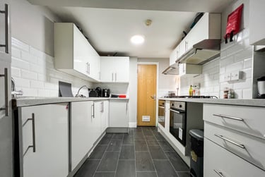 8 bed house, Cathays, Cardiff, CF244DE - Image 3