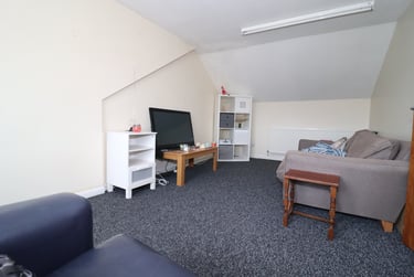 3 bed flat, Cathays, Cardiff, CF244DY - Image 2