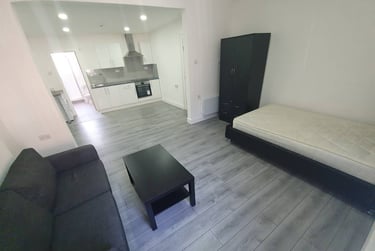 1 bed studio, 19, Adamstown, Cardiff, CF240EU - Image 4