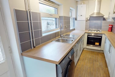 4 bed house, Lansdowne Road, Aylestone Park, Leicester, LE28AS - Image 2