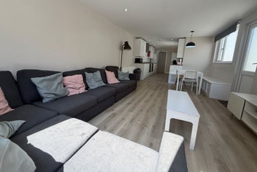 8 bed house, Cathays, Cardiff, CF244EJ - Image 1