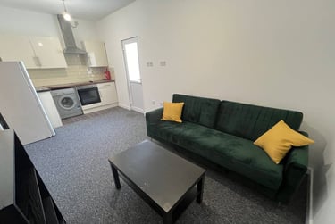2 bed flat, 3, 18, Adamstown, Cardiff, CF240EQ - Image 1