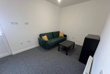2 bed flat, 3, 18, Adamstown, Cardiff, CF240EQ - Image 2