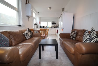 4 bed house, Cathays, Cardiff, CF244LA - Image 1