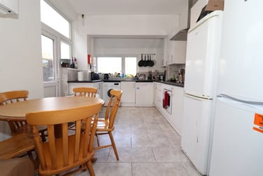 4 bed house, Cathays, Cardiff, CF244LA - Image 2