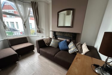 4 bed house, Cathays, Cardiff, CF244LA - Image 1