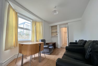 5 bed house, Cathays, Cardiff, CF244DB - Image 1