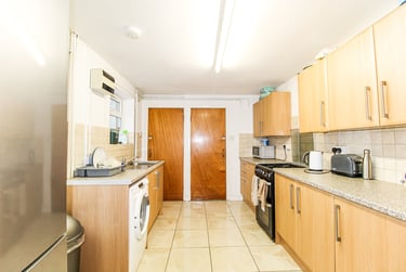 5 bed house, Treforest, Pontypridd, CF371BP - Image 4