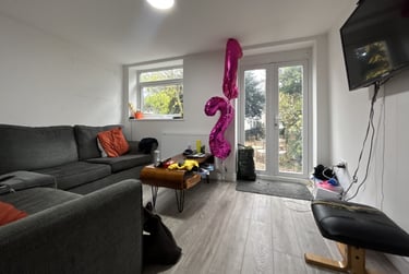 6 bed house, Cathays, Cardiff, CF244JG - Image 1