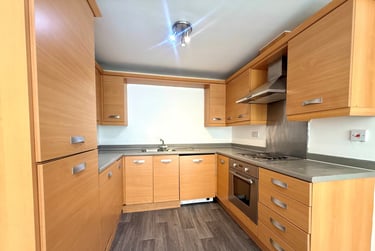 2 bed house, Cardiff Bay, Cardiff, CF105GA - Image 3