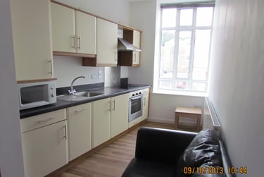1 bed studio, The Kingsway, Portland House, City Centre, Swansea, SA15HN - Image 1
